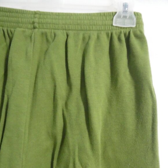 PUMA | large | Green Shorts With Pockets | Stretchy Waistband | Embroidered Logo - Picture 12 of 15